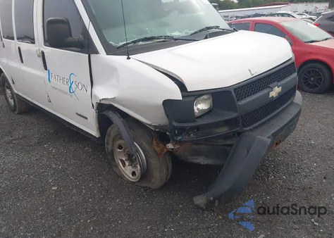 2005 Chevrolet Express G3500 from USA, damaged, VIN 1GCHG35U851202808